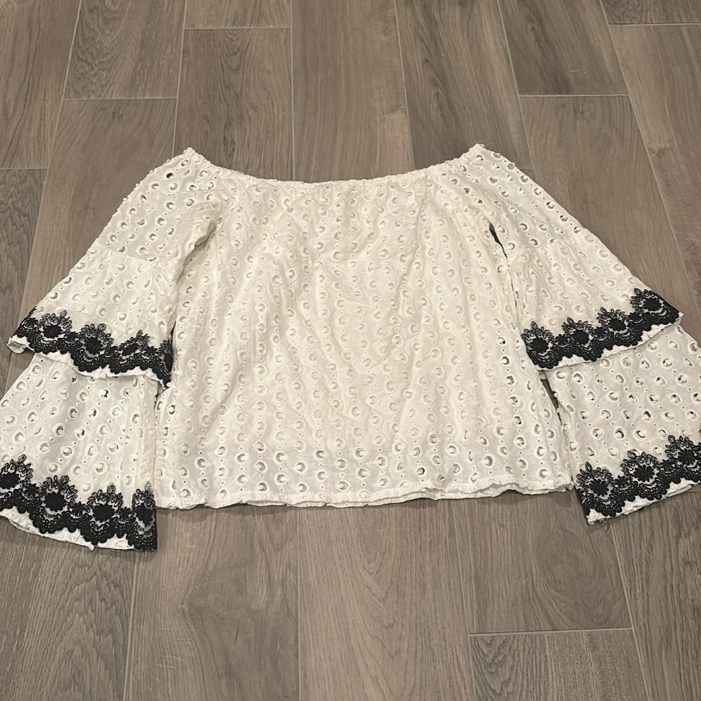 Bailey/44 Women’s White And Black Off The Shoulder Blouse